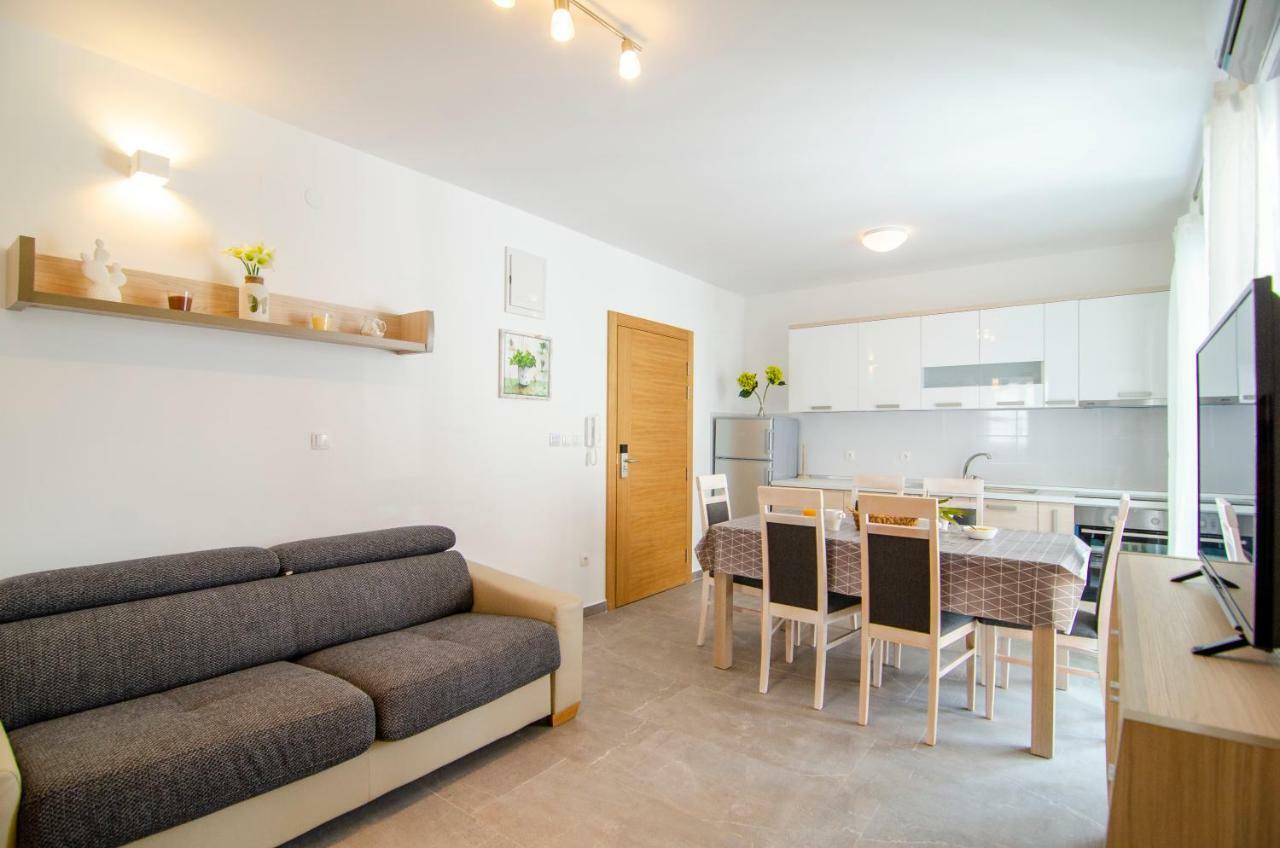 Apartment Sara 2 *