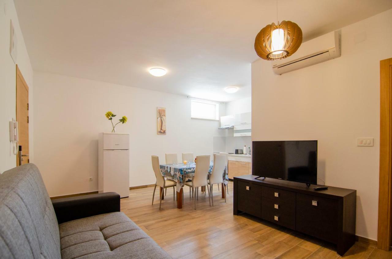 Apartment Sara 2 *