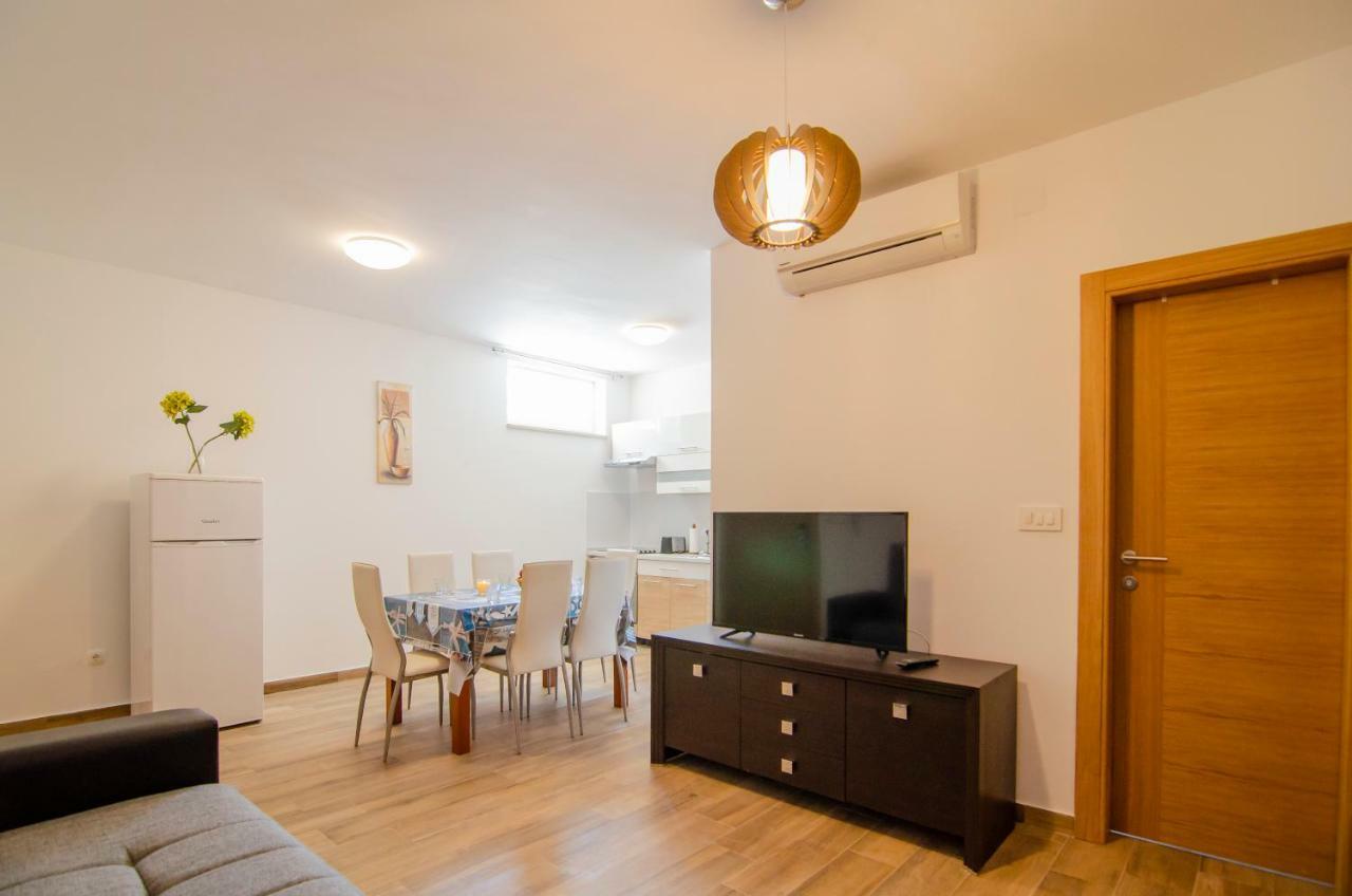 Apartment Sara 2 *