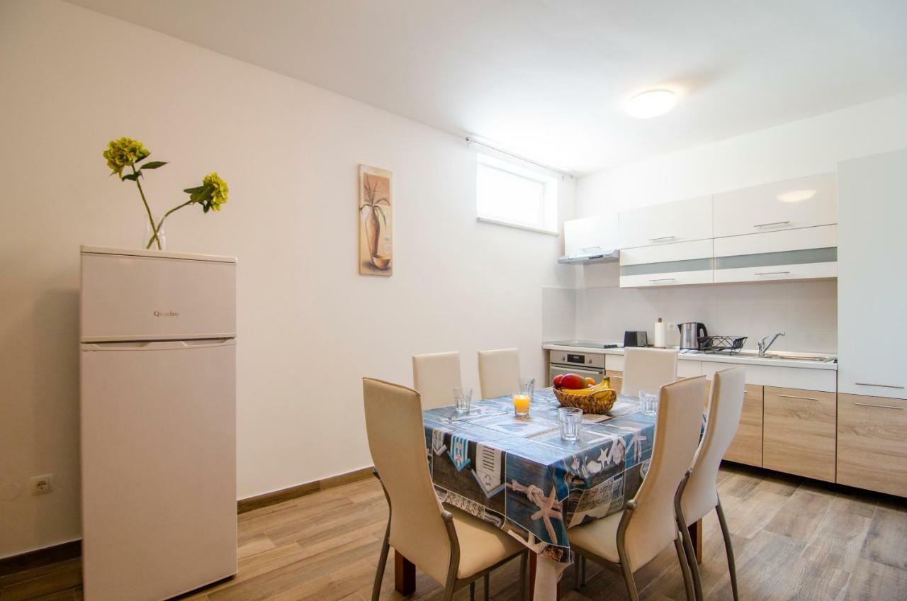 Apartment Sara 2 *