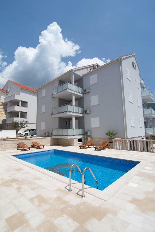 Apartma Sara 2 *