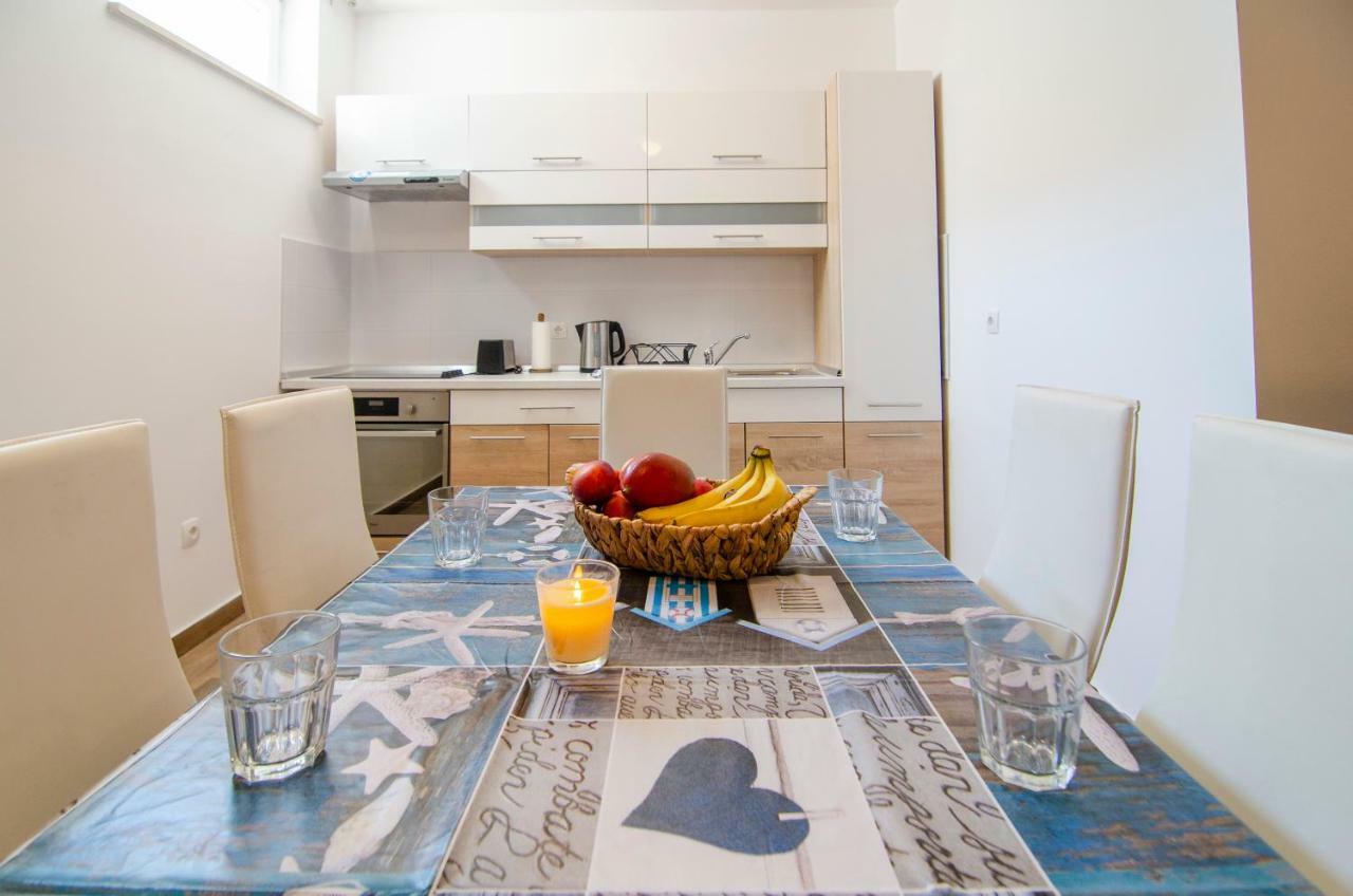 Apartma Sara 2 *